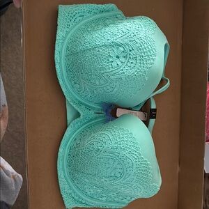 NWT Victoria’s Secret Body by Victoria Lined Demi Bra